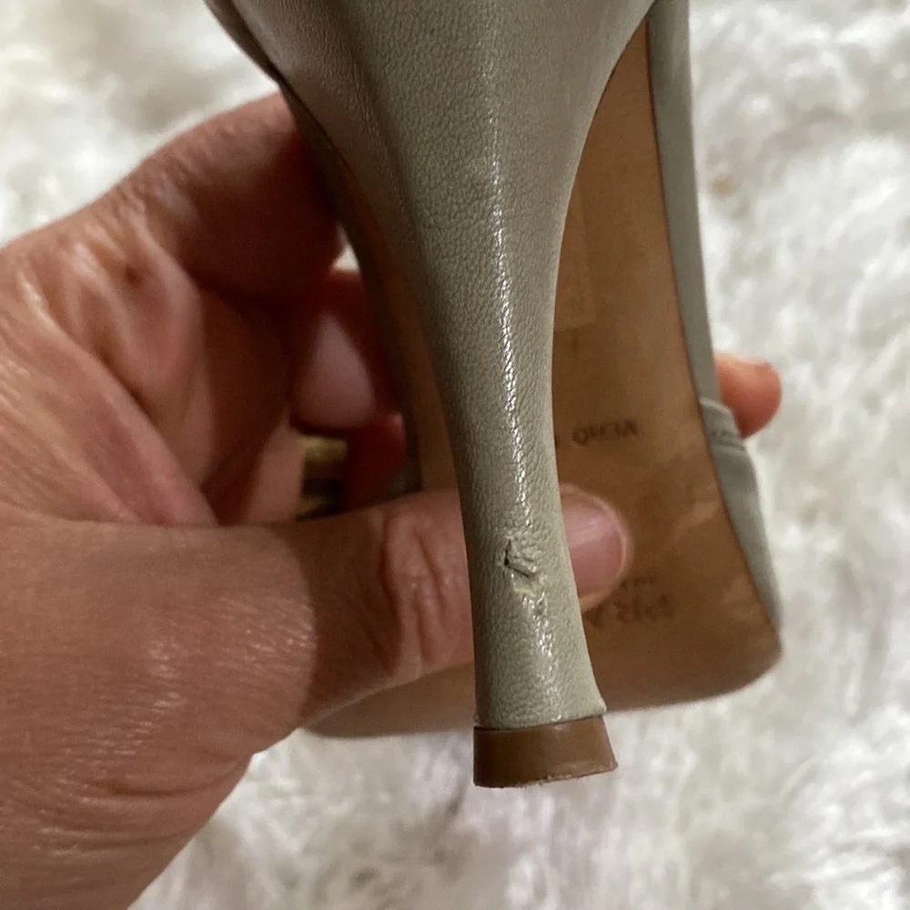 PRADA GREY taupe LEATHER PUMPS W/ GROSGRAIN BOW size 37 us 6.5 - Picture 9 of 9